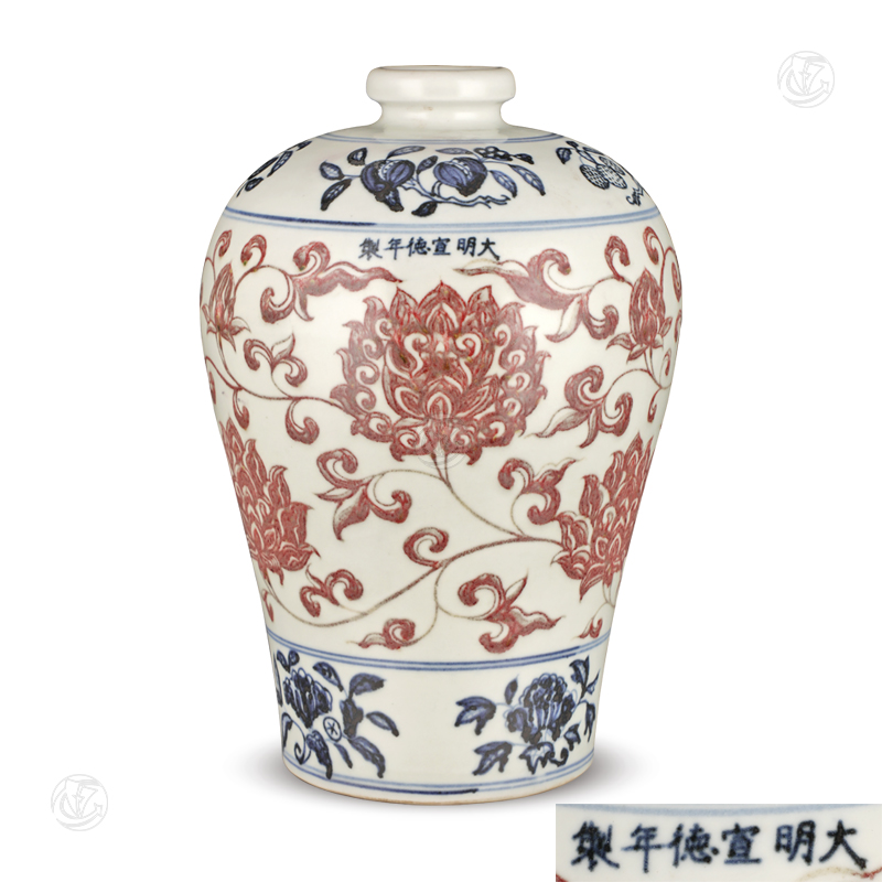 大明宣德年制款青花釉里紅折枝花卉梅瓶